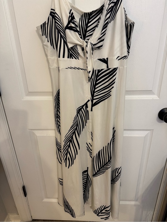 Dresses & Skirts - Sleeveless White Maxi Dress with Black Palm Leaf Print and Front Tie